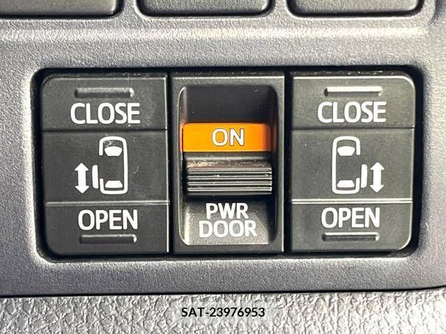 Toyota VOXY 2014-07 329588-4