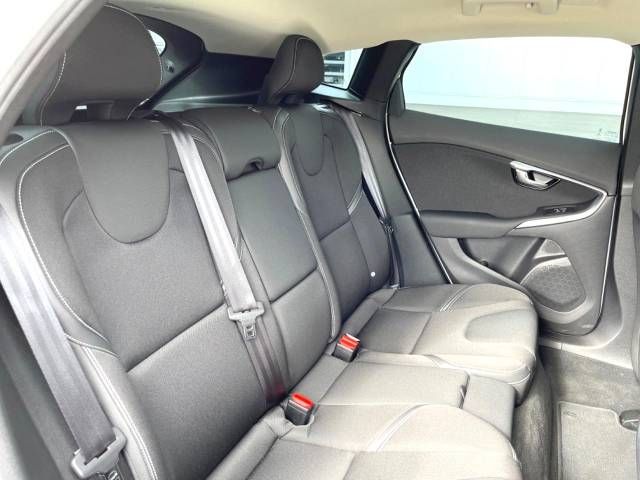 Volvo V40 2019-04 194886-12