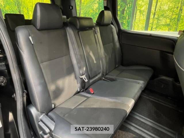 Toyota NOAH 2018-08 279491-9