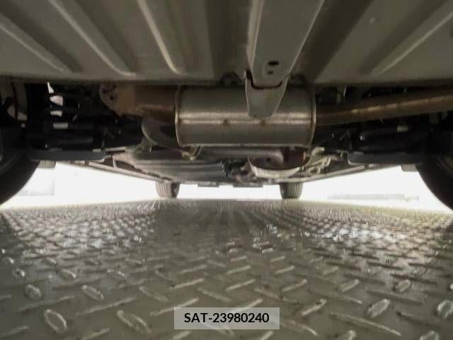 Toyota NOAH 2018-08 279491-19