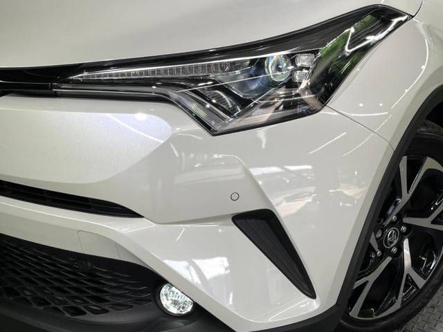 Toyota C-HR 2017-11 196423-12