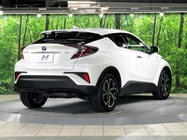 Toyota C-HR 2017-11 196423-16
