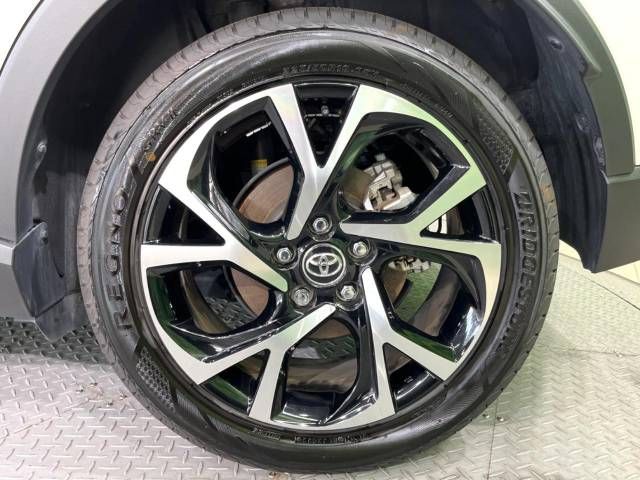 Toyota C-HR 2017-11 196423-13