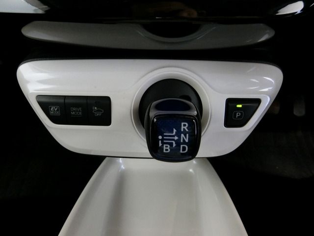 Toyota PRIUS 2016-09 568-4
