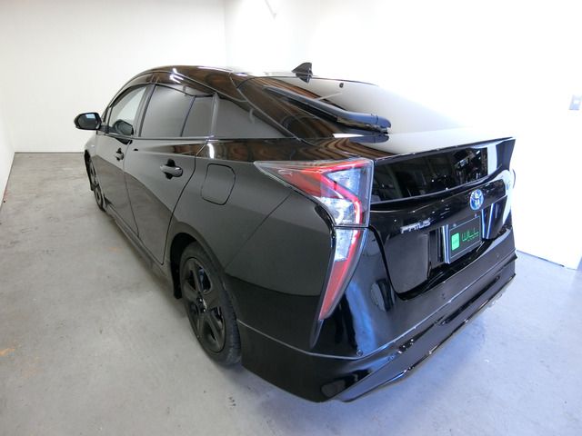 Toyota PRIUS 2016-09 568-12