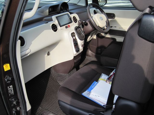 Toyota SPADE 2013-07 326-1