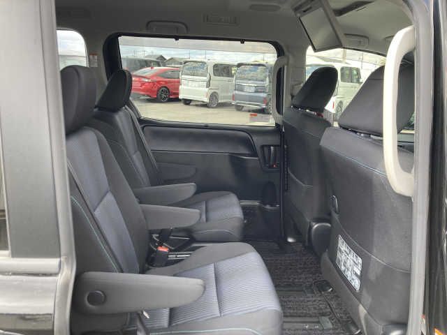 Toyota VOXY 2017-03 1615-6