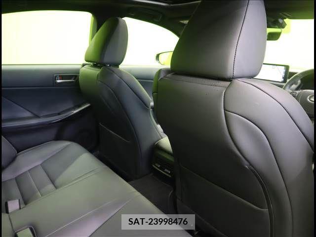 Lexus IS 2023-07 388355-24