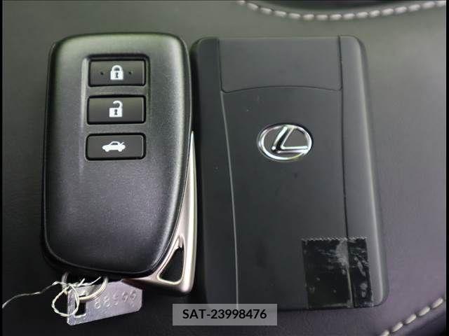 Lexus IS 2023-07 388355-16