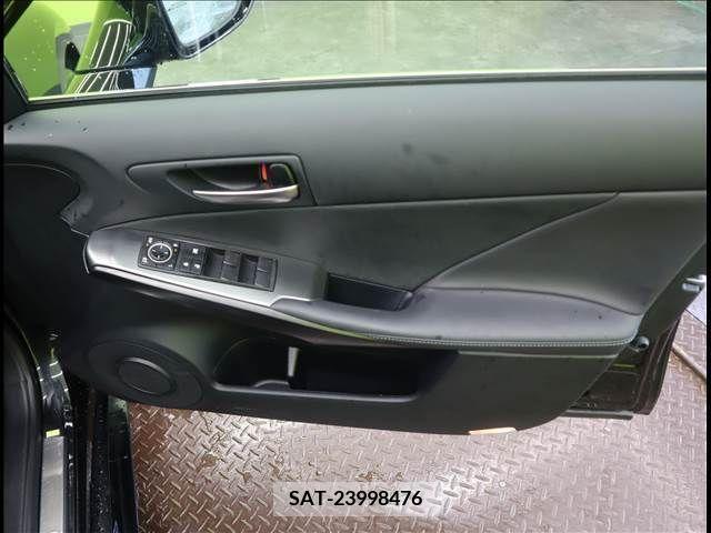 Lexus IS 2023-07 388355-23