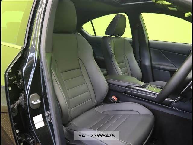 Lexus IS 2023-07 388355-21