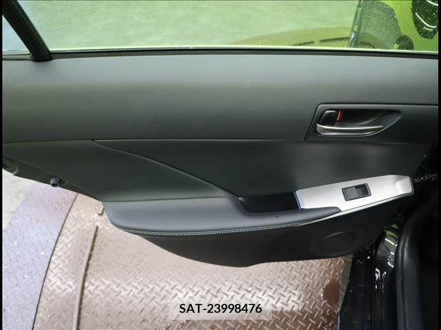 Lexus IS 2023-07 388355-29