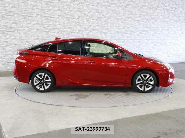 Toyota PRIUS 2016-03 379947-11
