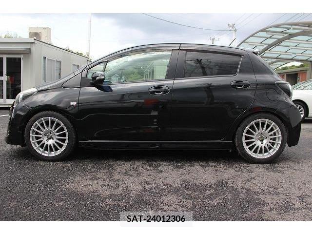Toyota VITZ 2011-11 313646-8