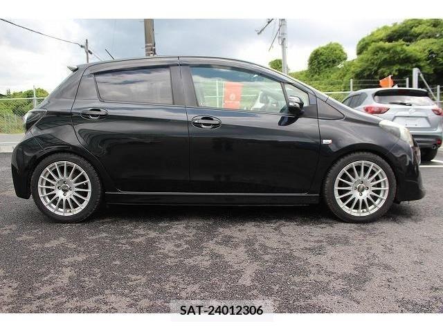 Toyota VITZ 2011-11 313646-6