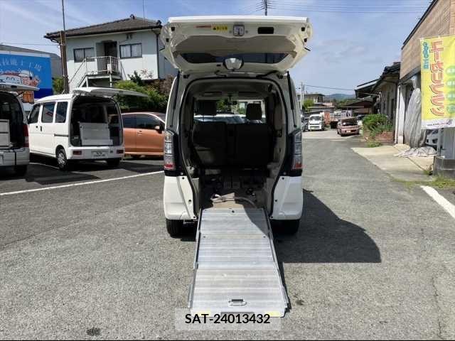 Honda N BOX 2015-03 279446-1