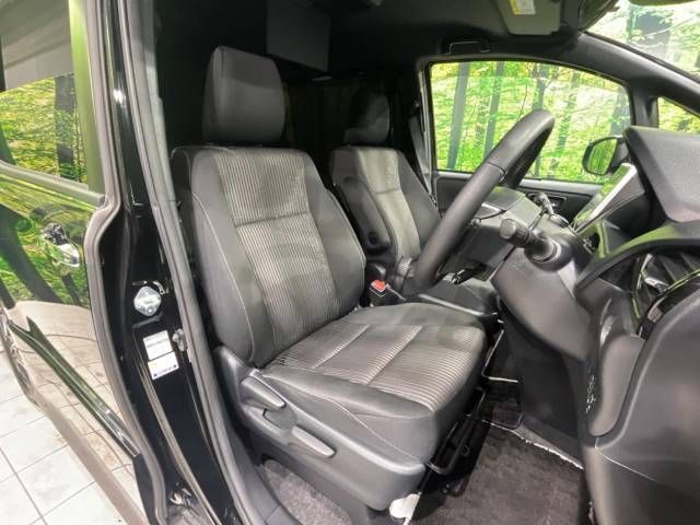 Toyota VOXY 2018-06 6868-8
