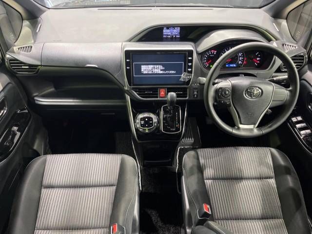 Toyota VOXY 2018-06 6868-1