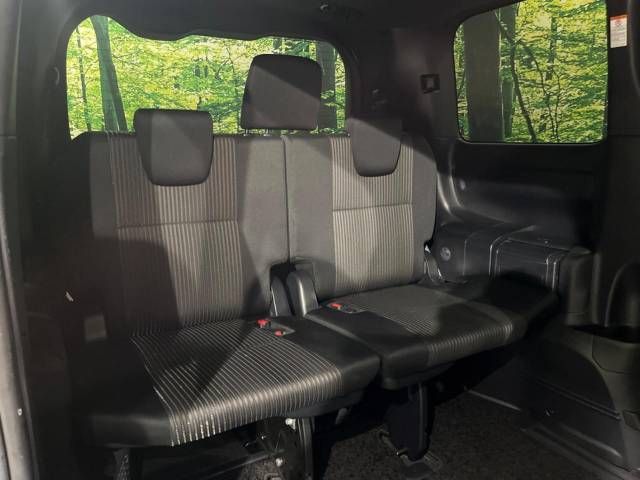Toyota VOXY 2018-06 6868-10