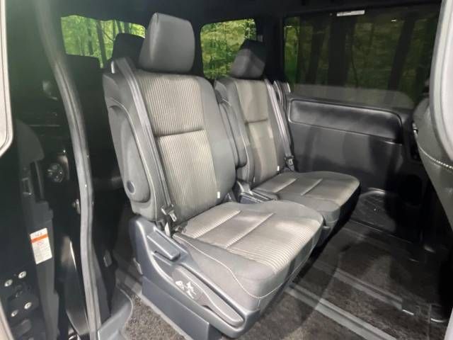 Toyota VOXY 2018-06 6868-9