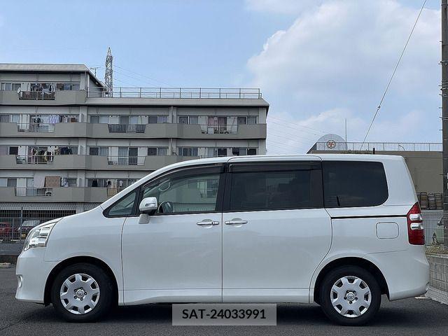 Toyota NOAH 2010-12 365085-3