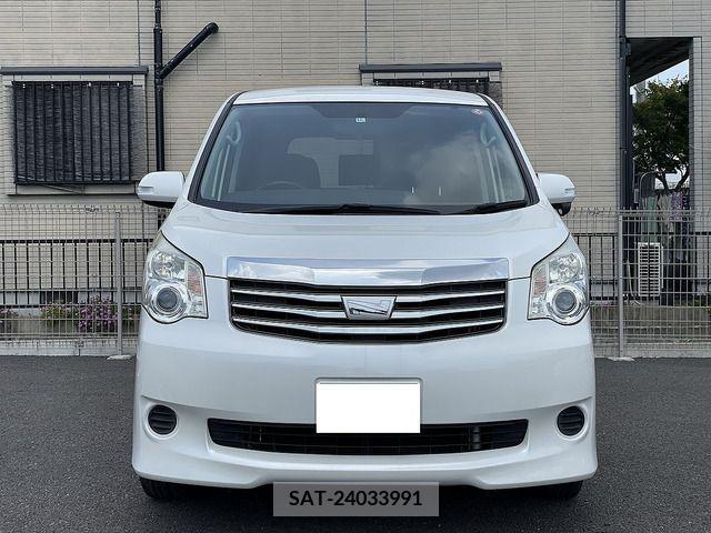 Toyota NOAH 2010-12 365085-1