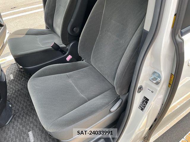 Toyota NOAH 2010-12 365085-19