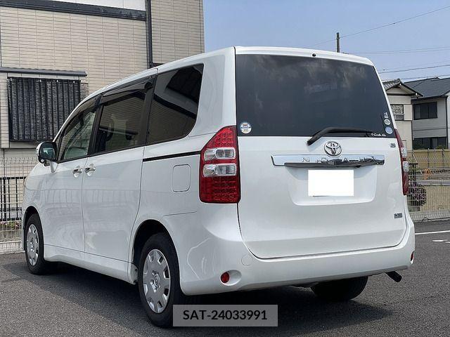 Toyota NOAH 2010-12 365085-6