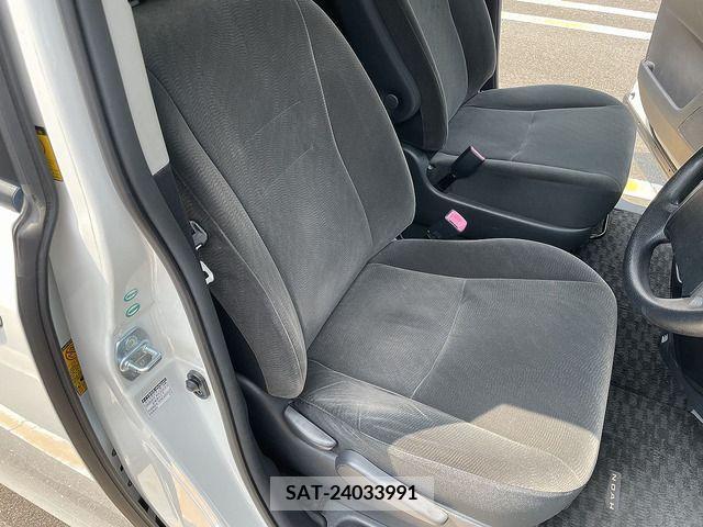 Toyota NOAH 2010-12 365085-18
