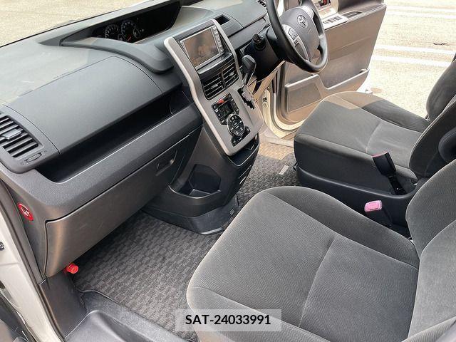 Toyota NOAH 2010-12 365085-17