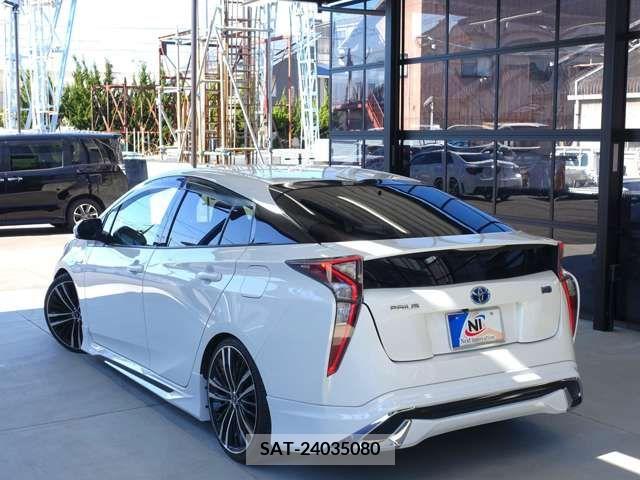 Toyota PRIUS 2018-12 222782-13