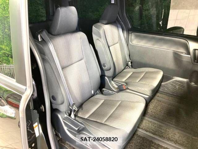 Toyota VOXY 2018-02 394981-9