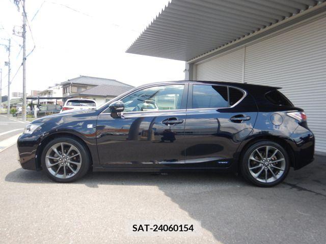 Lexus CT 2011-10 362715-4