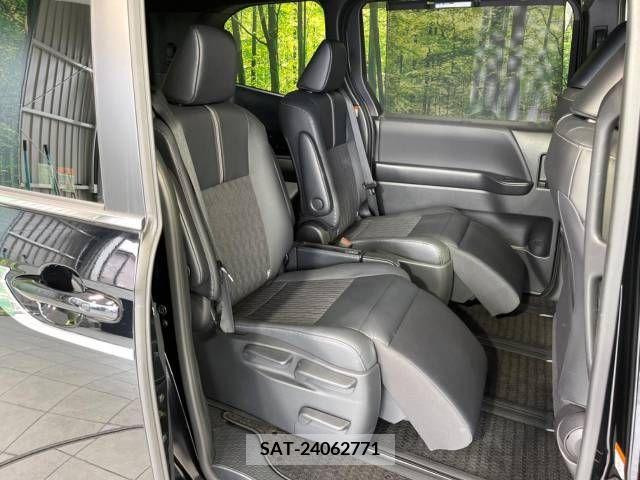Toyota NOAH HYBRID 2023-01 336610-10