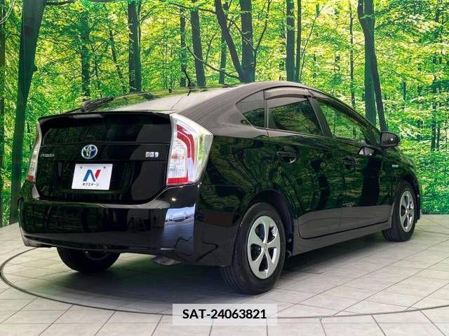 Toyota PRIUS 2013-06 350610-17