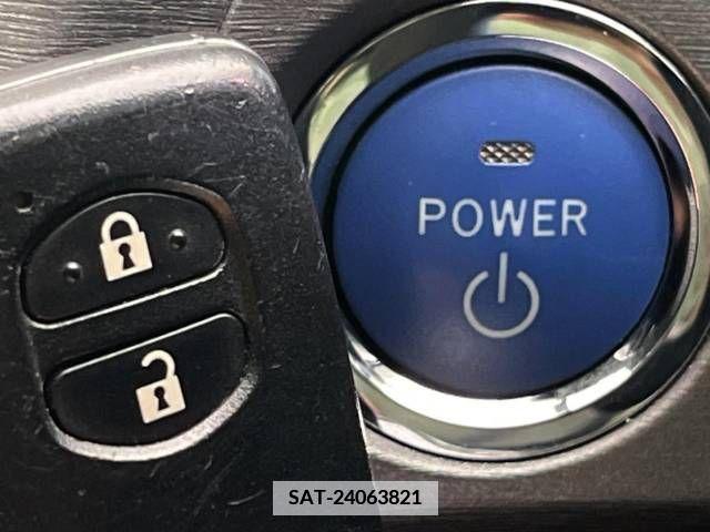 Toyota PRIUS 2013-06 350610-4