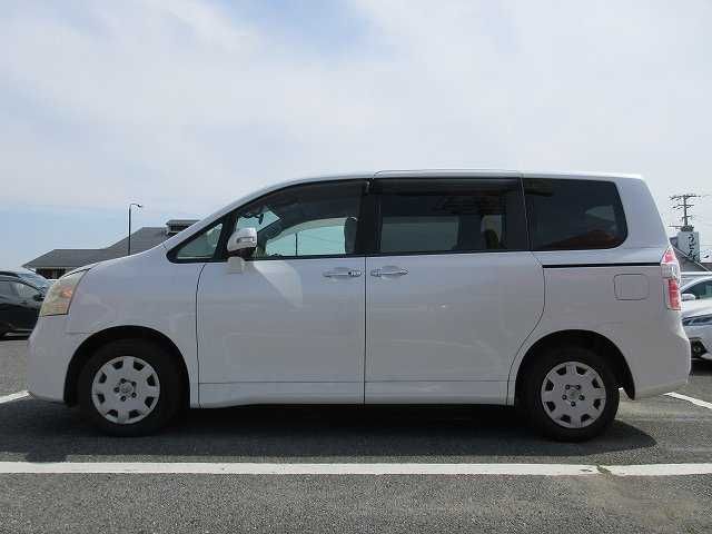 Toyota NOAH 2009-06 2052-17