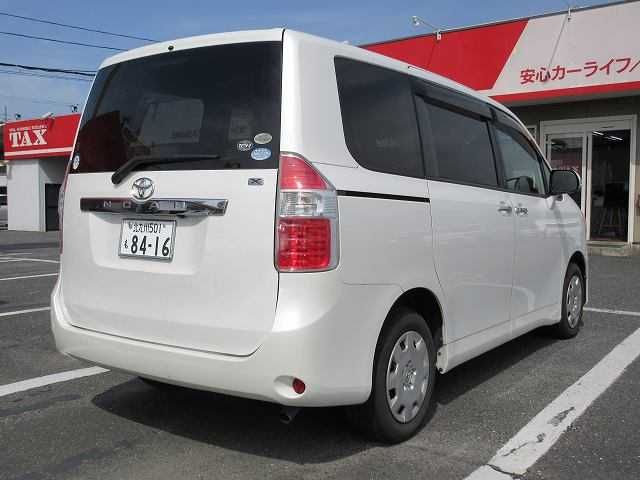 Toyota NOAH 2009-06 2052-2