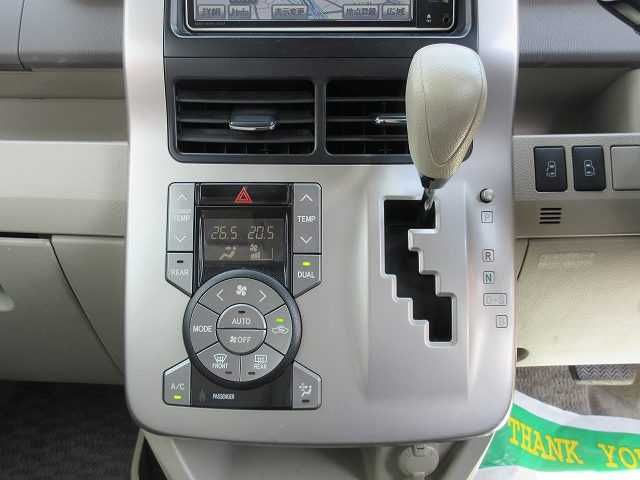 Toyota NOAH 2009-06 2052-9