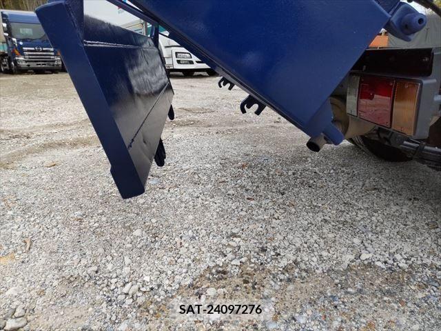 Mazda TITAN 2005-06 225173-20