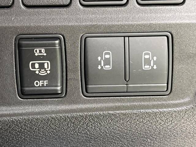 Nissan SERENA 2017-03 17939-6