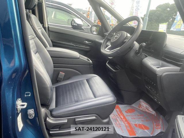 Nissan SERENA 2023-06 367635-4