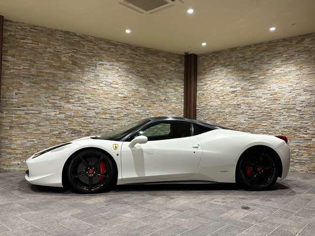 Ferrari 458 Italia 2010-11 186386-5