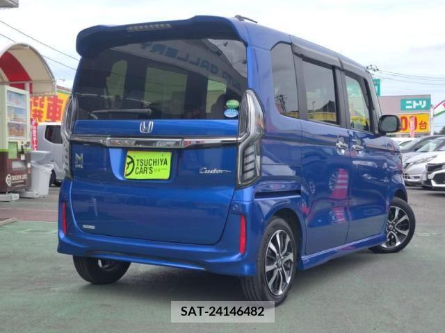 Honda N BOX CUSTOM 2018-04 306988-1