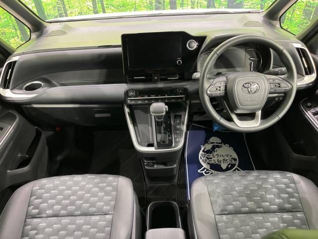 Toyota VOXY 2022-04 14363-1
