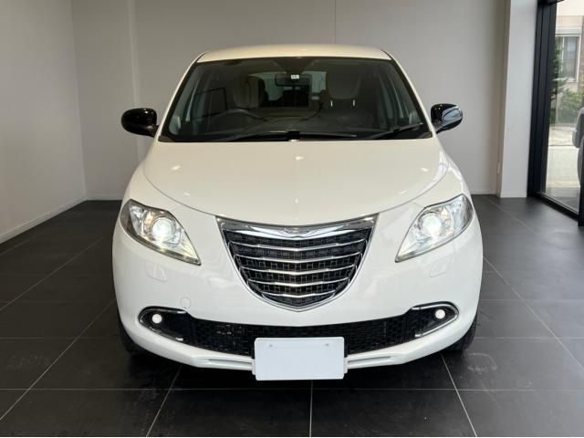 Chrysler YPSILON 2012-12 10335-12