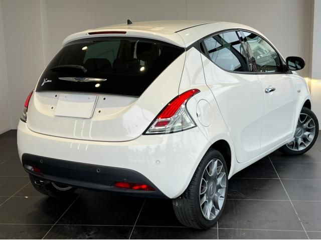 Chrysler YPSILON 2012-12 10335-18