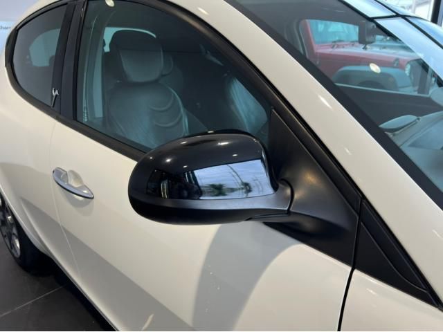 Chrysler YPSILON 2012-12 10335-20