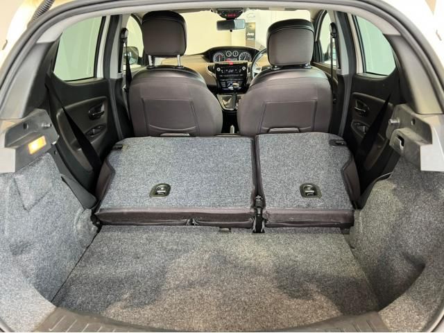 Chrysler YPSILON 2012-12 10335-10