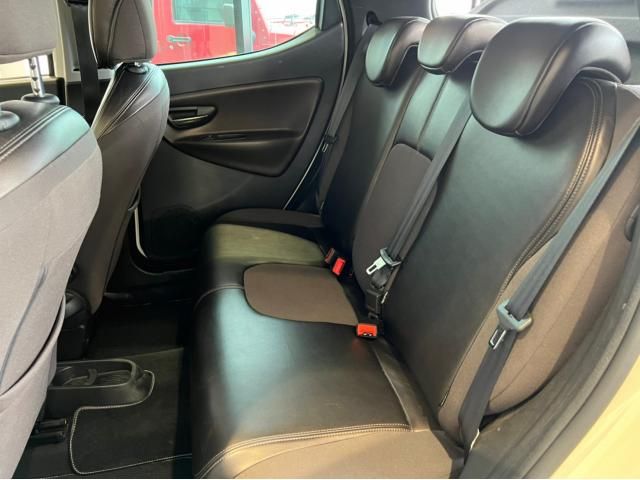 Chrysler YPSILON 2012-12 10335-2